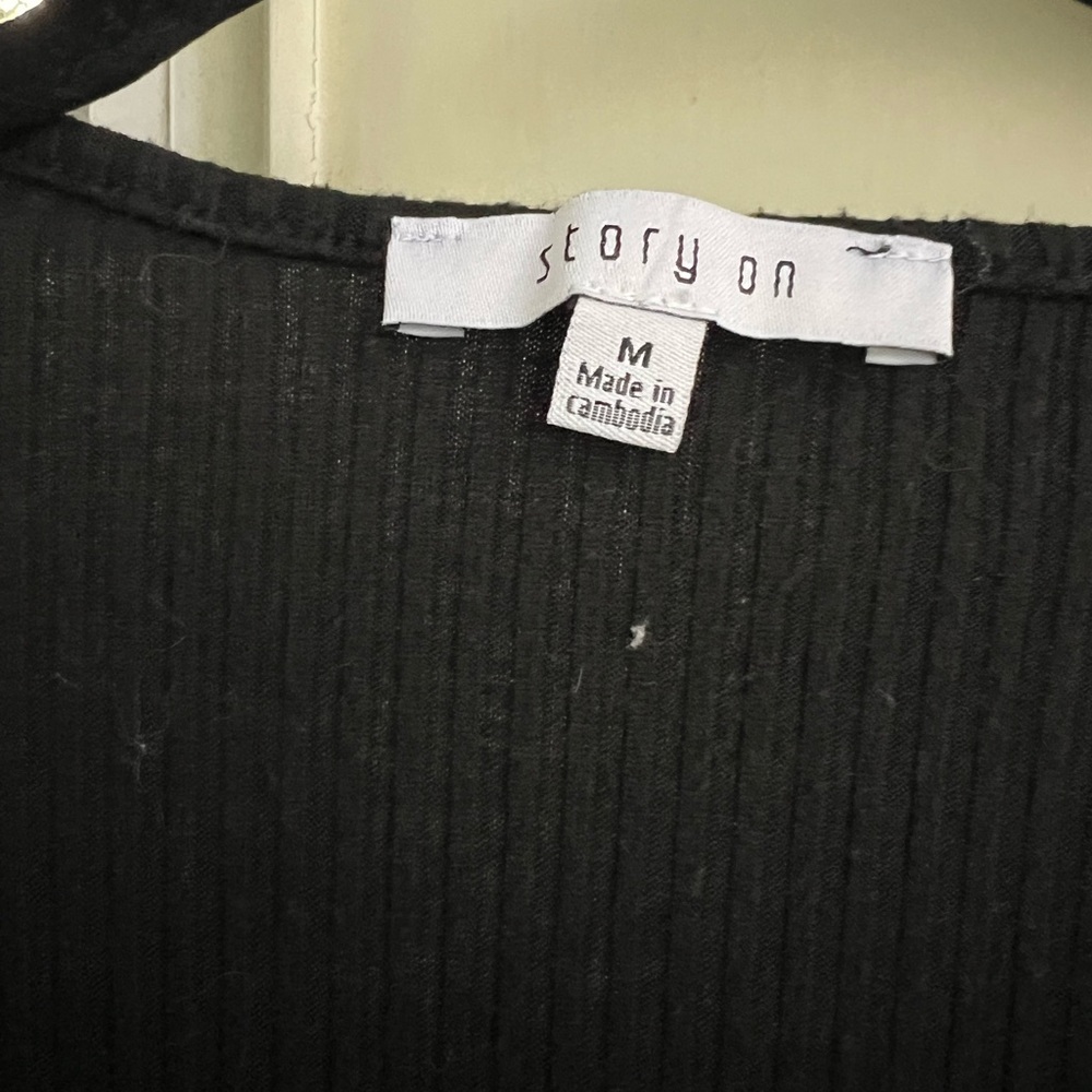 Black Ribbed Women's Top - Picture 2 of 2